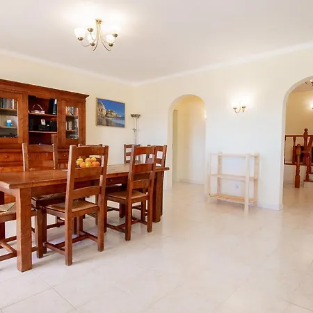 Casa Filipa Full House - Spacious With Private Pool & Jacuzzi