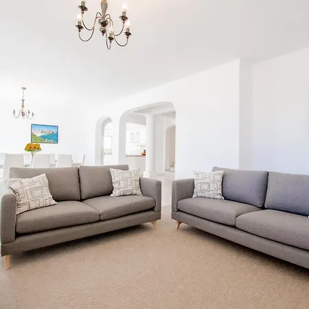 Casa Filipa Full House - Spacious With Private Pool & Jacuzzi