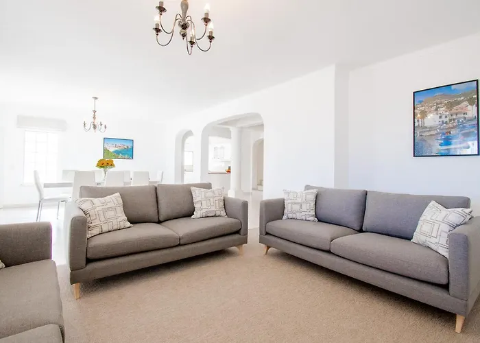Casa Filipa Full House - Spacious With Private Pool & Jacuzzi