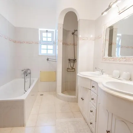 Casa Filipa Full House - Spacious With Private Pool & Jacuzzi Willa